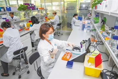 潛心科研，培育農(nóng)業(yè)“芯”——生物科技賦能現(xiàn)代農(nóng)業(yè)新未來